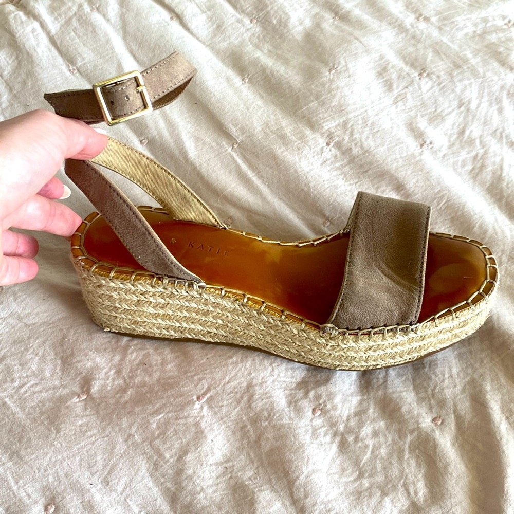 Kelly & Katie platform sandal